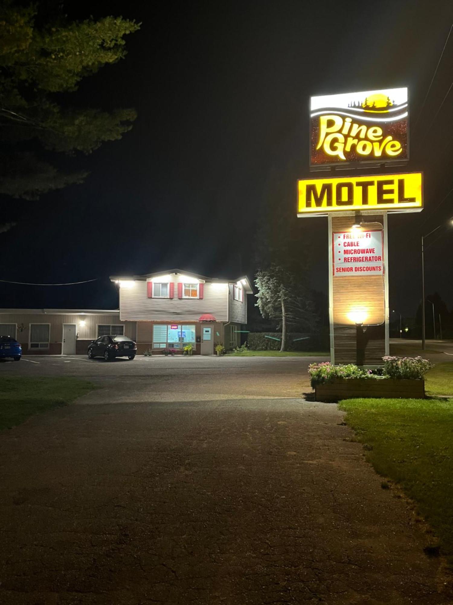 Pine Grove Motel Су-Сент-Мари Экстерьер фото