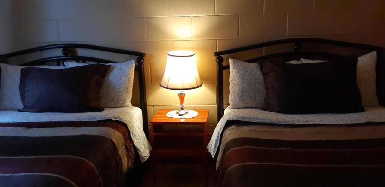 Pine Grove Motel Су-Сент-Мари Экстерьер фото